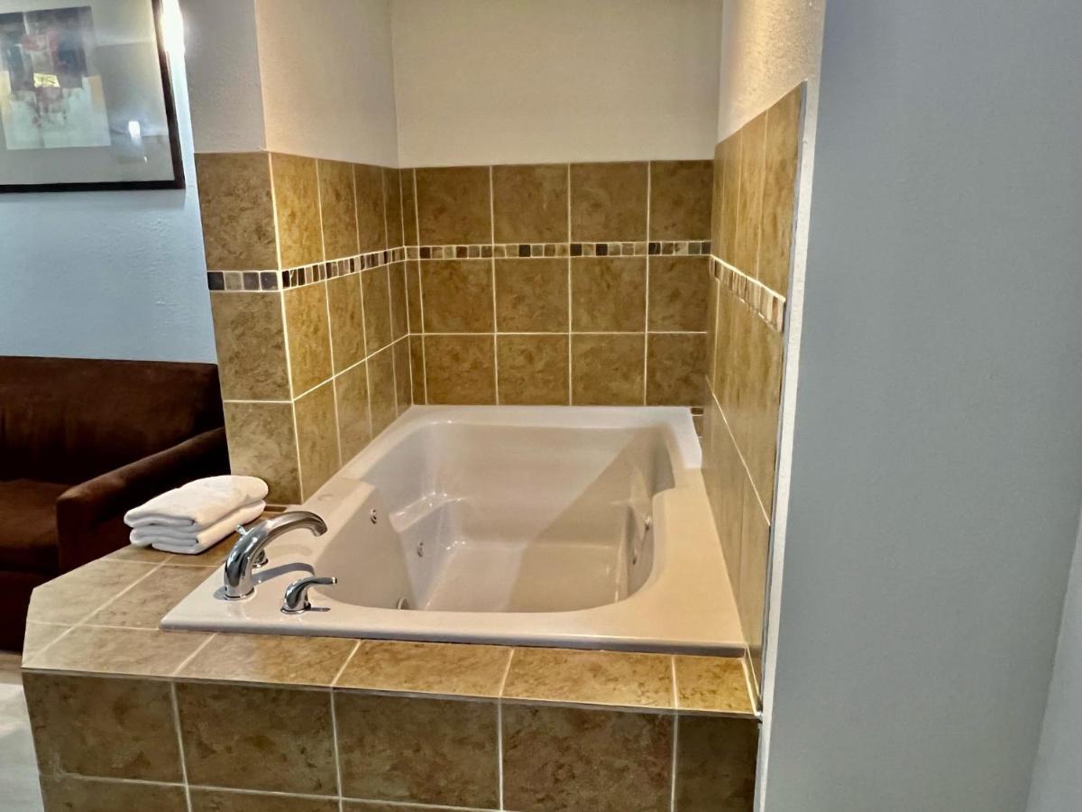 Hometowne Studios & Suites Washington Extérieur photo